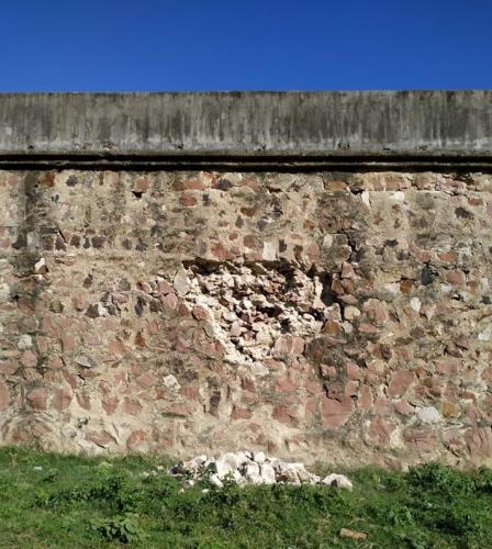 El muro no cayó por explosión; cedió solito